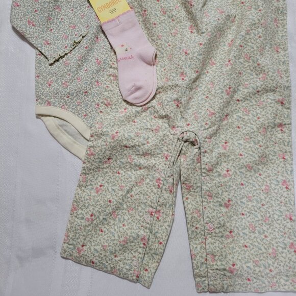 Gymboree Winter Berries Vintage 12-18 month one piece, bodysuit & socks NWT set. - Picture 5 of 5